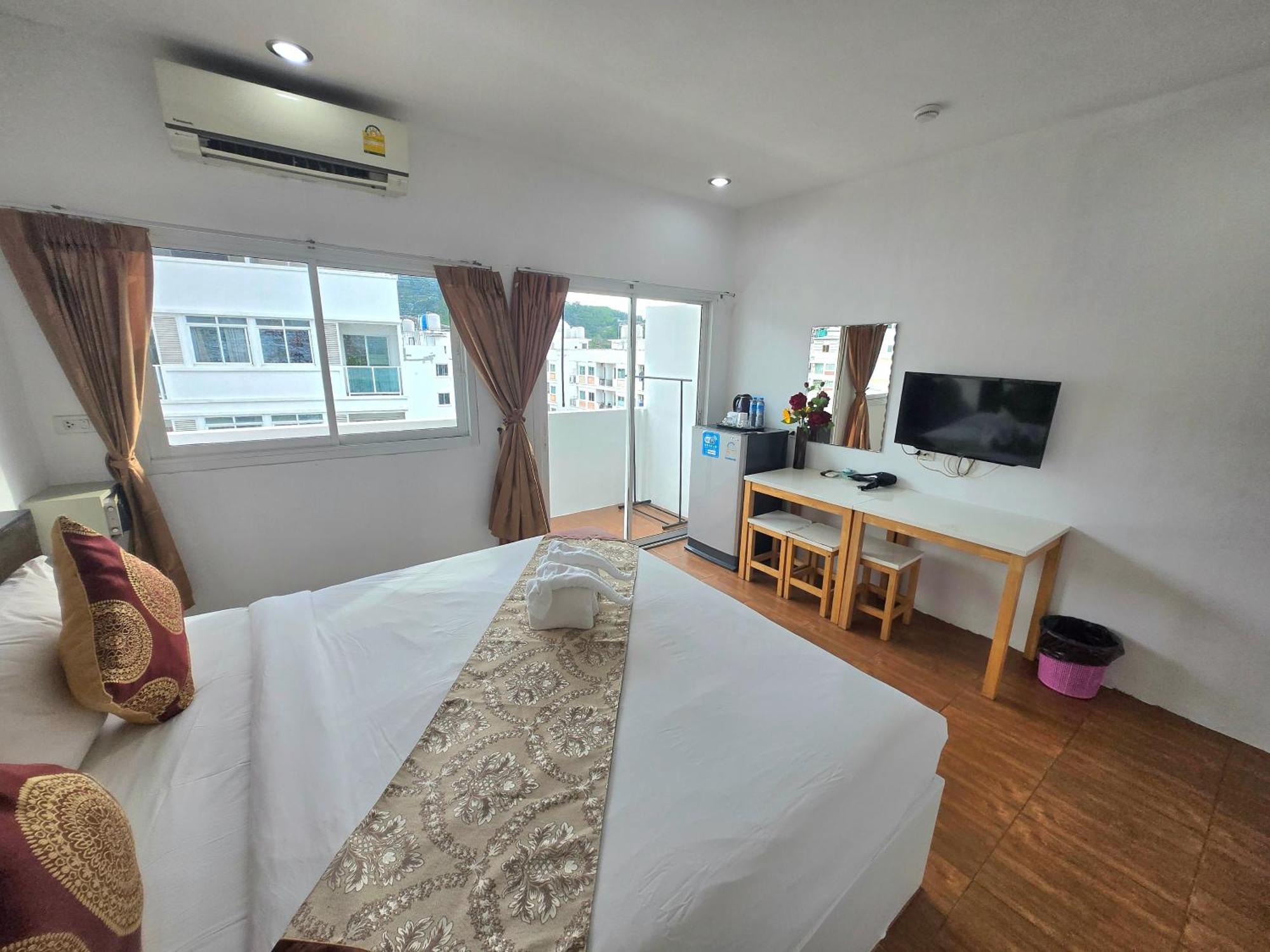 Happy 99 Guest House Patong Eksteriør bilde