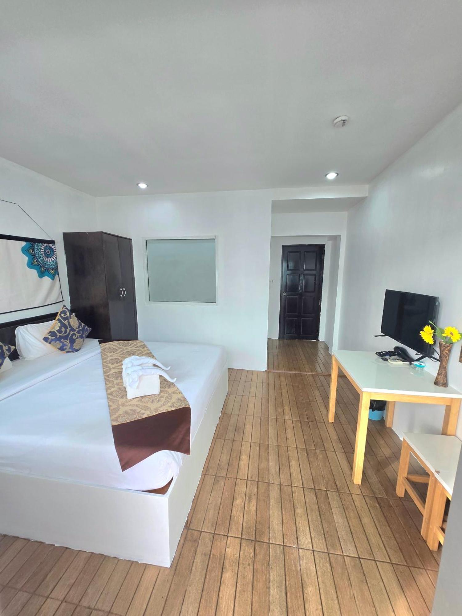 Happy 99 Guest House Patong Eksteriør bilde