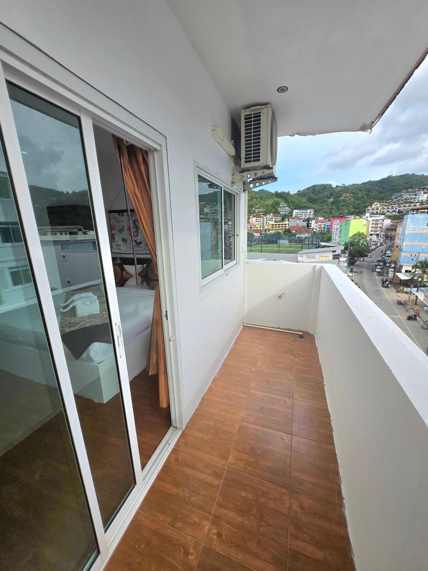 Happy 99 Guest House Patong Eksteriør bilde