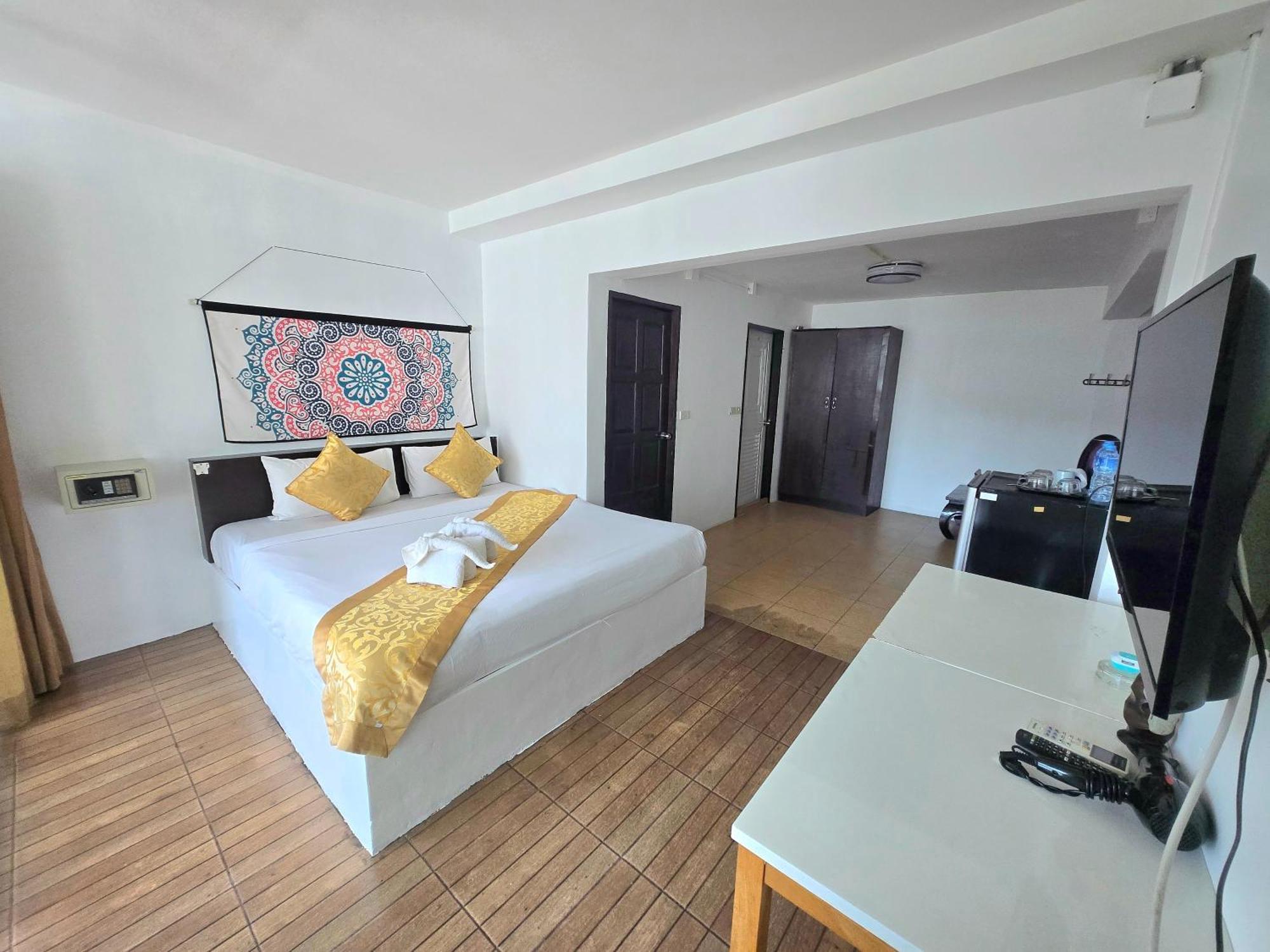 Happy 99 Guest House Patong Eksteriør bilde