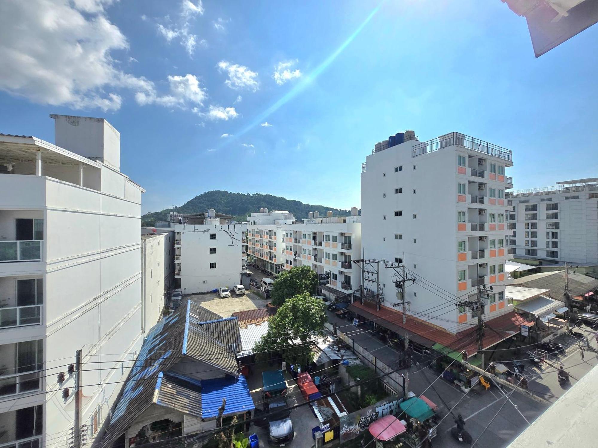 Happy 99 Guest House Patong Eksteriør bilde